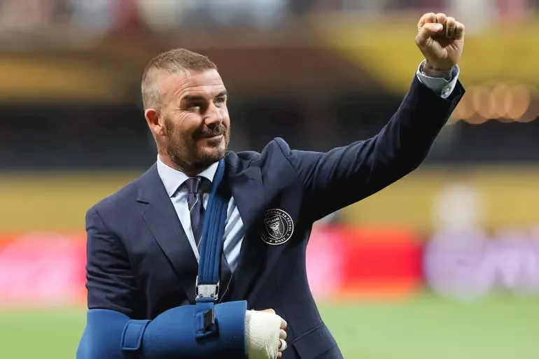 بيكهام يستخدم الدعامة بعد إجراء عملية جراحية