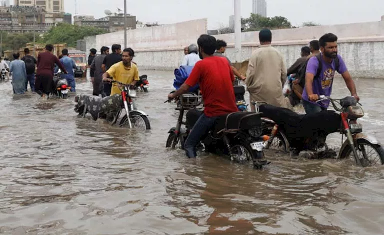فيضانات مفاجئة  شمال غرب باكستان (3)