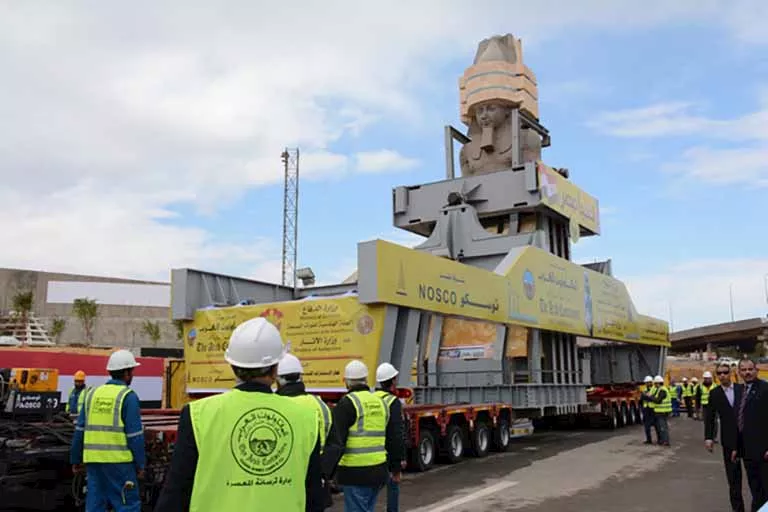 نقل تمثال الملك رمسيس الثاني (8)